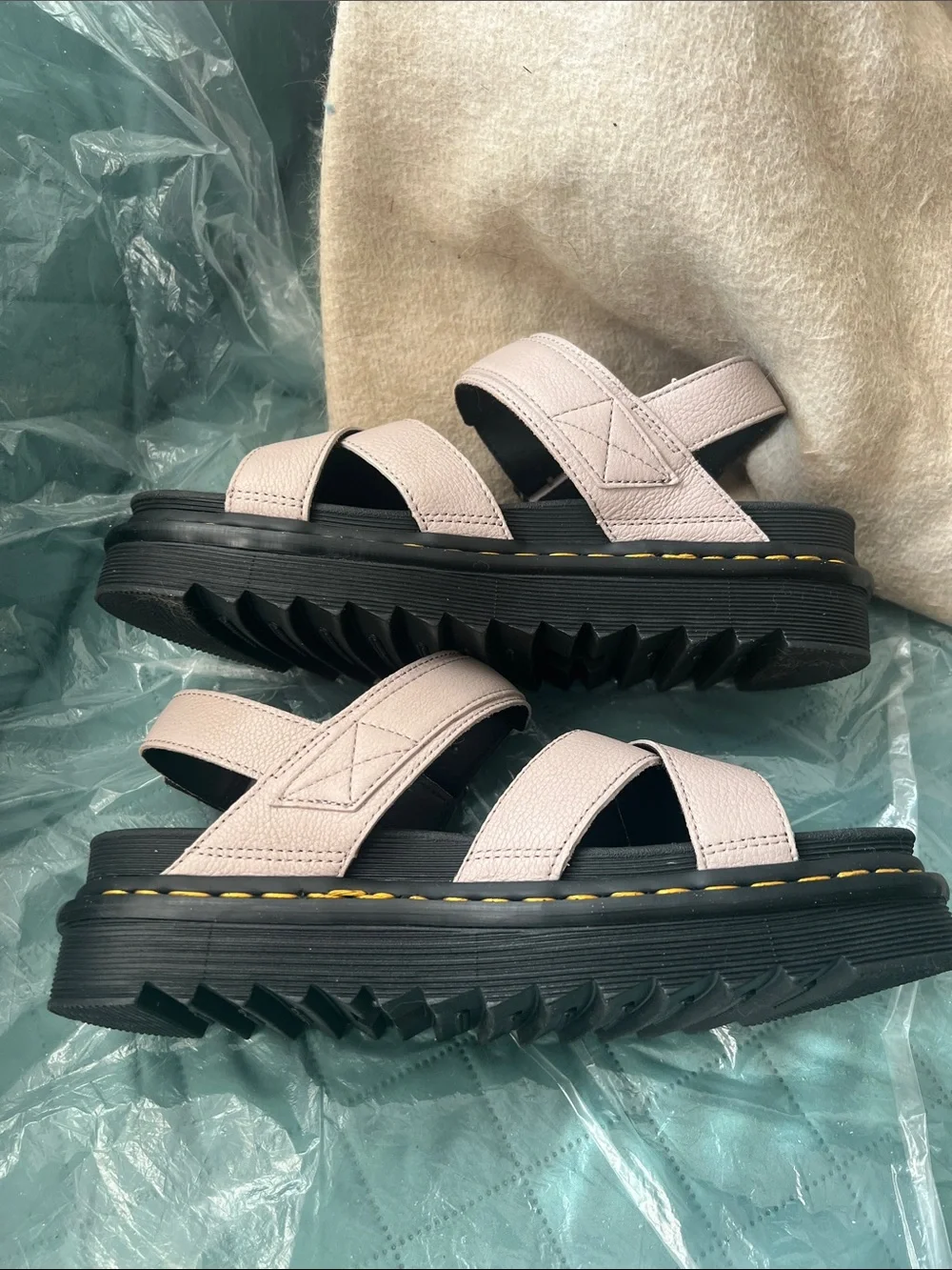 NWOT Dr. Martens Voss 11 Platform Beige Strap Sandals Women’s Size 11